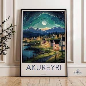 Stampa murale di Akureyri, Paesaggio notturno islandese, Case nordiche e chiaro di luna in montagna, Stampa di un villaggio accogliente, Decorazione artistica per la casa