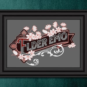 Könnte beinhalten: Ein gerahmter Druck mit einem Vintage-Design, das die Worte "Elder Emo" in einer dekorativen Schrift zeigt. Das Design ist von stilisierten floralen Elementen in Rosa- und Weißtönen umgeben.