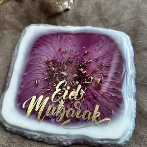 Handmade Resin Trinket Tray 14cm – Eid Mubarak Gift – Purple Floral Epoxy Coaster – Unique Islamic Eid Gift in Gift Box