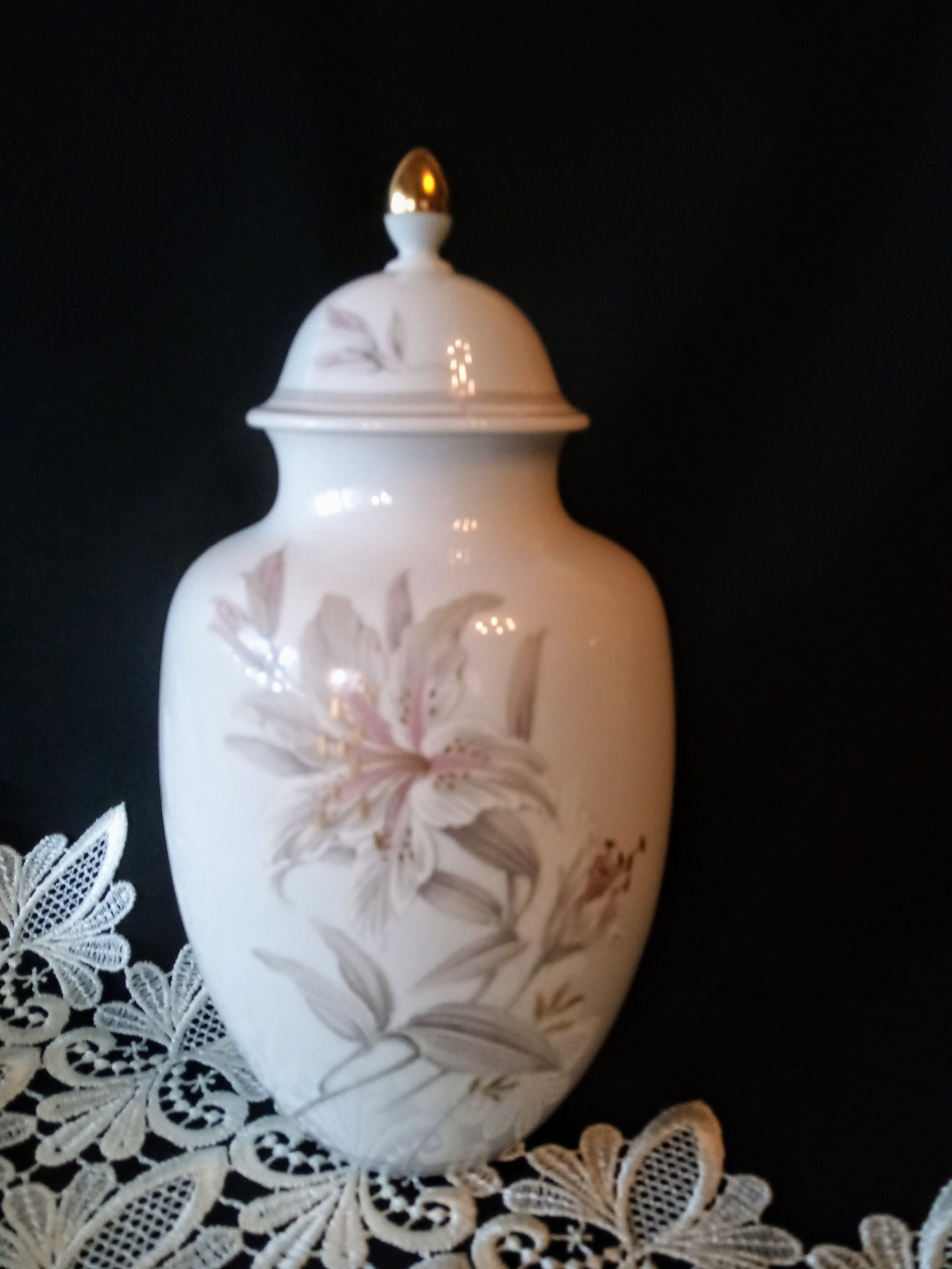 Charming Hand-painted AK Kaiser Porzellan Vase - Rare Stamped Piece From 1970s
