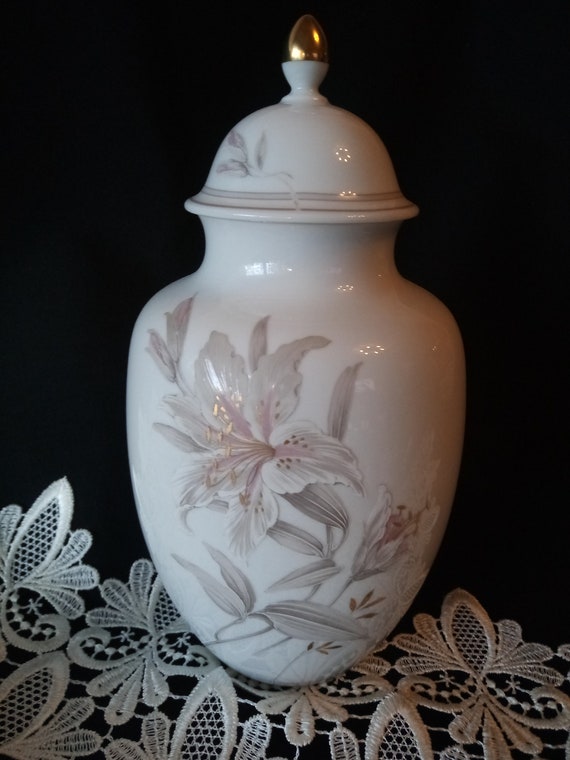 Charming Hand-painted AK Kaiser Porzellan Vase - Rare Stamped Piece From 1970s