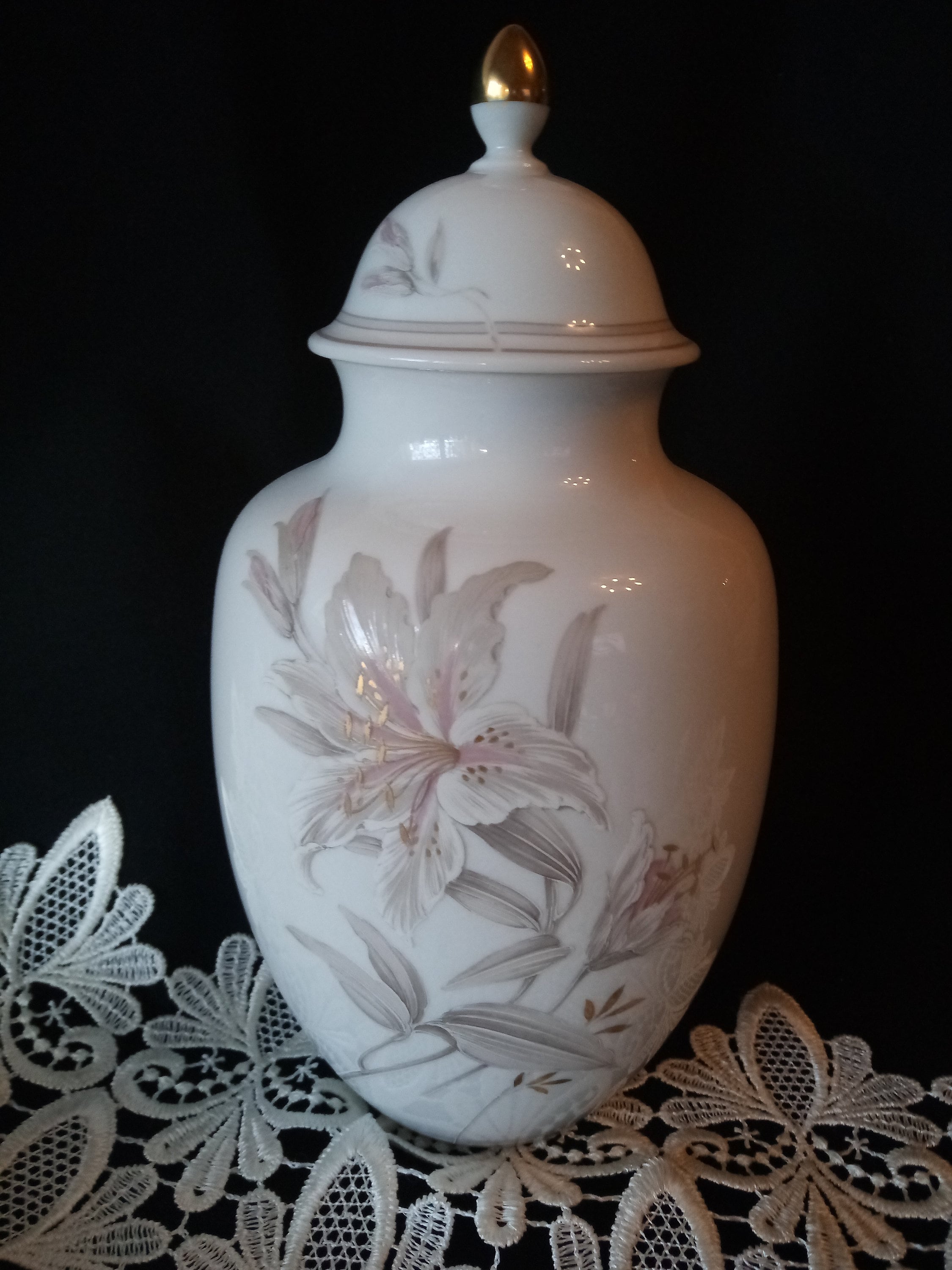 Charming Hand-painted AK Kaiser Porzellan Vase - Rare Stamped Piece From 1970s
