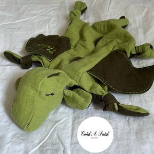 Kiwigrün / Jägergrün Drache Kuscheldrache Baby Boy Junge Schmusetuch Geburtsgeschenk Babyparty