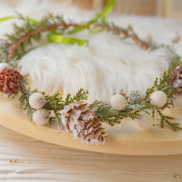 Winter Hair Wreath with Green Branches and Artificial Cones,Winter Hair Crown,Bridal Green Wreath,Forest Wedding,Christmas wedding Photos