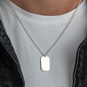 Collar con placa de identificación con inicial, joyería minimalista, regalo para el mejor amigo, collar con dije de letra, colgante de oro o plata, collar con inicial personalizado para él