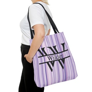 Personalisierte lila lila benutzerdefinierte Name Tasche, benutzerdefinierte lila Strandtasche, Trauzeugin Geschenk, Frauentasche, lila und weißen Tragetaschen mit Monogramm