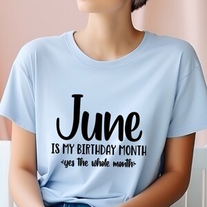 6月は私の誕生日の月です。はい、1か月間ずっとユニセックスTシャツ、ギフトTシャツパーティーママ、女性、女の子、男性、ユニークなディナー、誕生日、双子座、蟹座、姪