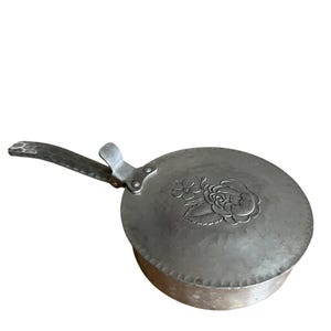 Vintage Everlast Hand Forged Hammered Aluminum Silent Butler Crumb Catcher #552