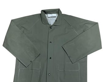 Chaqueta impermeable vintage Boss, talla mediana, color verde, con botones y mangas largas, modelo RN15671.