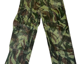 Pantalones vintage de camuflaje de lagarto del ejército portugués, talla S, fabricados en Portugal.