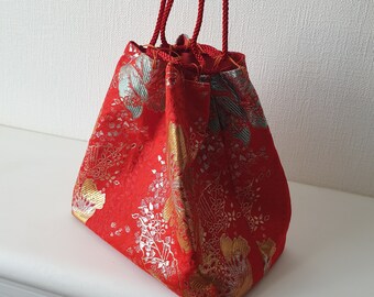 Sac japonais vintage avec cordon en brocart de soie floral rouge-or, sac Yukata vintage, pochette en or rouge, cadeau pour elle, sac kimono, fabriqué au Japon