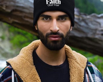 Faith Over Fear Mütze - Bestickte Strickmütze mit Manschette