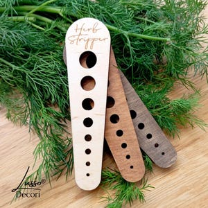 Herb Stripper - Vegetable Leaf Remover | Wooden Herb Stripper | Gift For Kitchen Lover | Cooking Gift | Kruidenstripper | Strippers crest