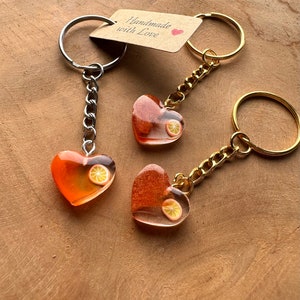 Porte-clés coeur Aperol Porte-clés en résine Idée cadeau Pendentif coeur Mini coeur en résine époxy Aperol Spritz Coeur d'Aperol image 1