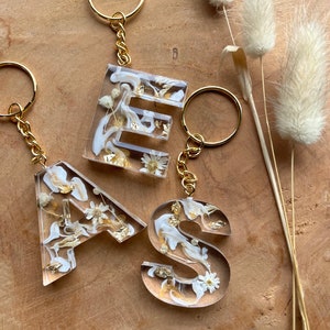 Keychain beige | with dried flowers | letters | Gift idea | Resin | Trailer | Letter pendant