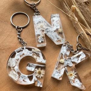 Keychain beige with dried flowers letters Gift idea Resin Trailer Letter pendant image 5