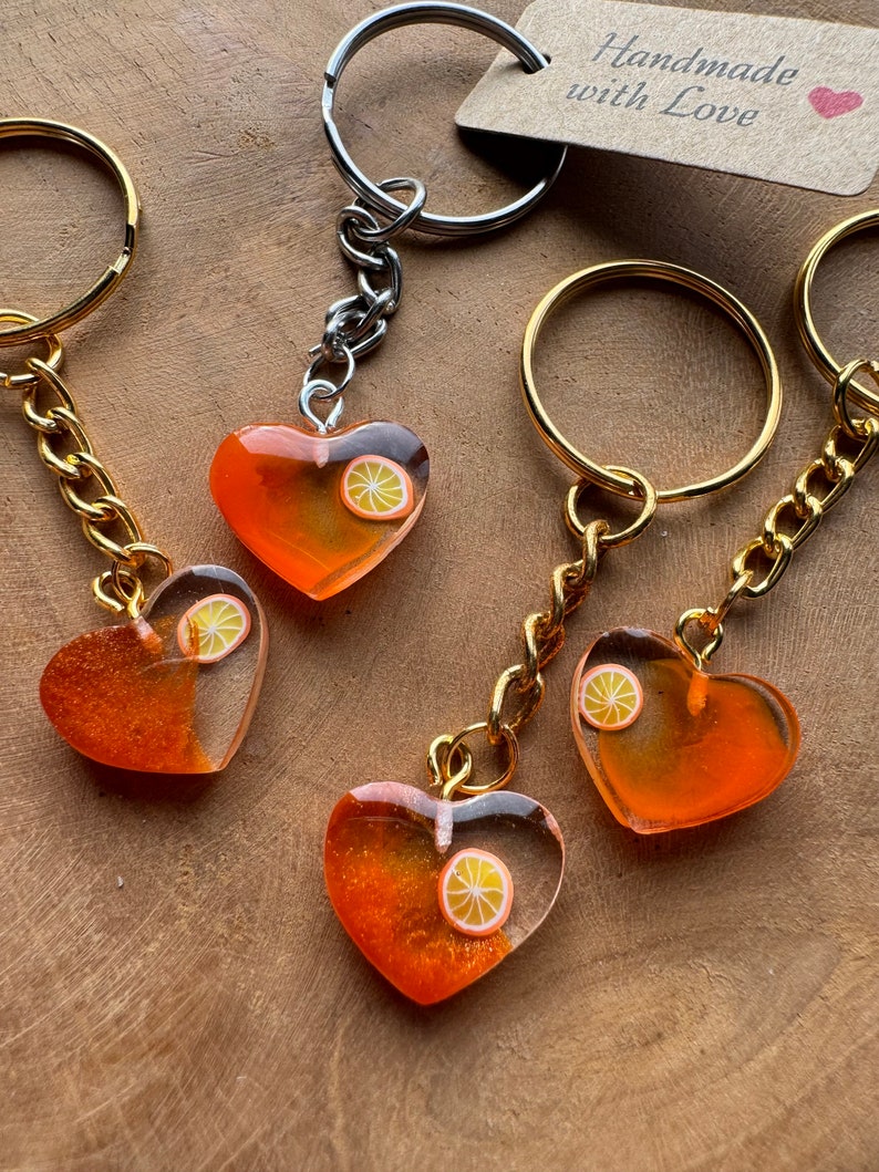 Porte-clés coeur Aperol Porte-clés en résine Idée cadeau Pendentif coeur Mini coeur en résine époxy Aperol Spritz Coeur d'Aperol image 4