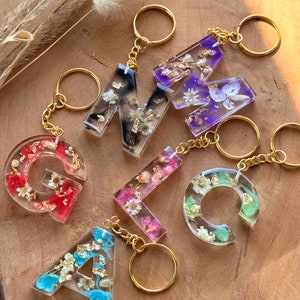 Keychain with dried flowers | different colors | letters | Gift idea | Resin | Trailer | Letter pendant