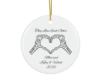 Adorno de cerámica personalizado con temática de Grateful Dead - Primera Navidad juntos - Se aman Grateful Dead