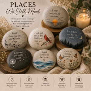 Peut inclure: Ensemble de galets peints avec des messages inspirants. Chaque pierre présente un motif unique, comme des couchers de soleil, des oiseaux, des papillons et des vagues. Le texte sur les pierres comprend des phrases telles que "Je te vois encore dans les couchers de soleil".