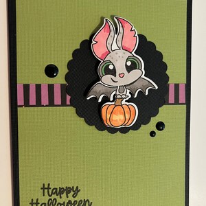 Cartão de Halloween de morcego fofo, cartões feitos à mão, extravagante para o Halloween, carimbado à mão, colorido à mão, cartão de felicitações, extravagante para você