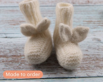 Handgemaakte konijnensokken gebreid voor baby's | Uit witte outfit voor babymeisjes | Outfit voor babyjongen | Cadeau voor kinderen | Gebreide konijntjeslaarsjes