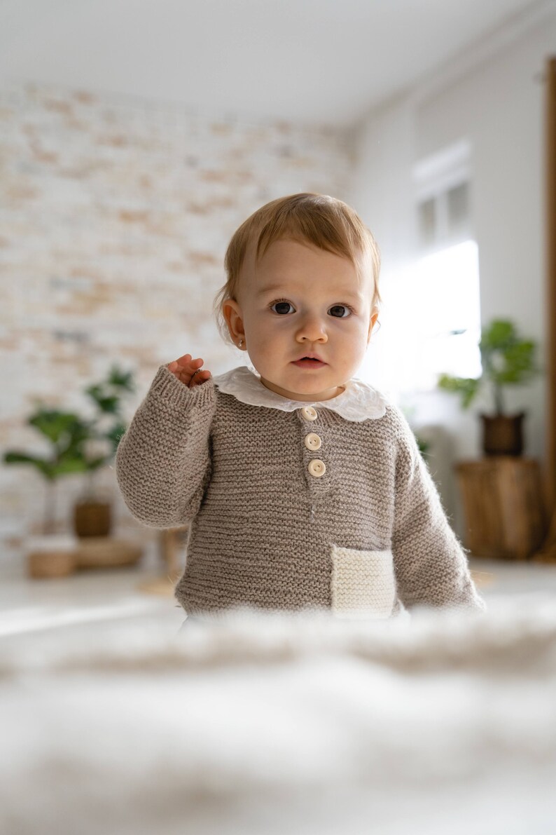 Maglione, lavorato a mano per bambini / Abito beige per neonate / Abito per neonati / Regalo per neonati / Maglione pasquale / Maglione coniglietto immagine 5