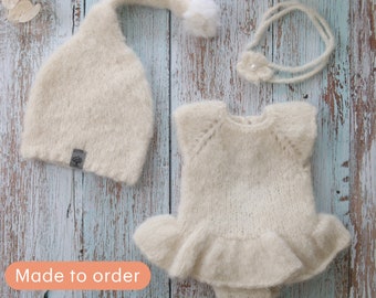 Vêtements pour bébé faits main et tricotés | Lot de 3 | Body ballerine blanc cassé + chapeau + bandeau | Ensemble pour bébé fille | Cadeau pour nouveau-né