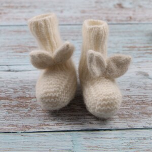 Knitted Clothes for 0-3 month old Newborns Set of 2 Off White Hat Socks Outfit for Baby Girls Baby Boy Outfit Gift For Newborns zdjęcie 3