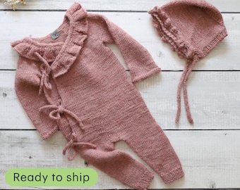 Vêtements tricotés main pour nouveau-nés de 0 à 3 mois | Lot de 2 | Combinaison + bonnet rouge brique | Ensemble pour bébé fille | Cadeau pour nouveau-né