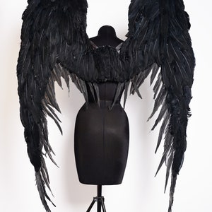 Alas de ángel con plumas negras, largas y volteadas hacia abajo, hechas a mano y personalizadas, inspiradas en Victoria's Secret.