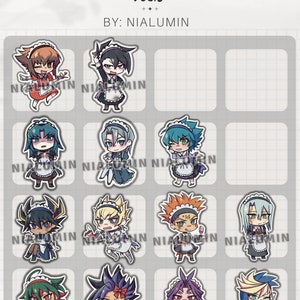 Puede incluir: Un conjunto de 12 pegatinas de personajes de Yu-Gi-Oh! que representan a varios personajes vestidos de sirvientas. Las pegatinas est&aacute;n en formato de cuadr&iacute;cula con el texto "YU-GI-OH MAID STICKERS VOL.1 BY: NIALUMIN" en la parte superior.