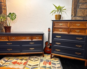 SOLD!! Vintage Thomasville Dresser Set