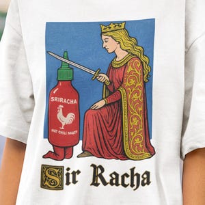 Sir Racha Tshirt, Sriracha Tshirt, Mittelalterliches Kunst Tshirt, Sriracha Fan Merch, Retro mittelalterliches Tshirt, Chilisouce Humor, lustiges Mem Tshirt