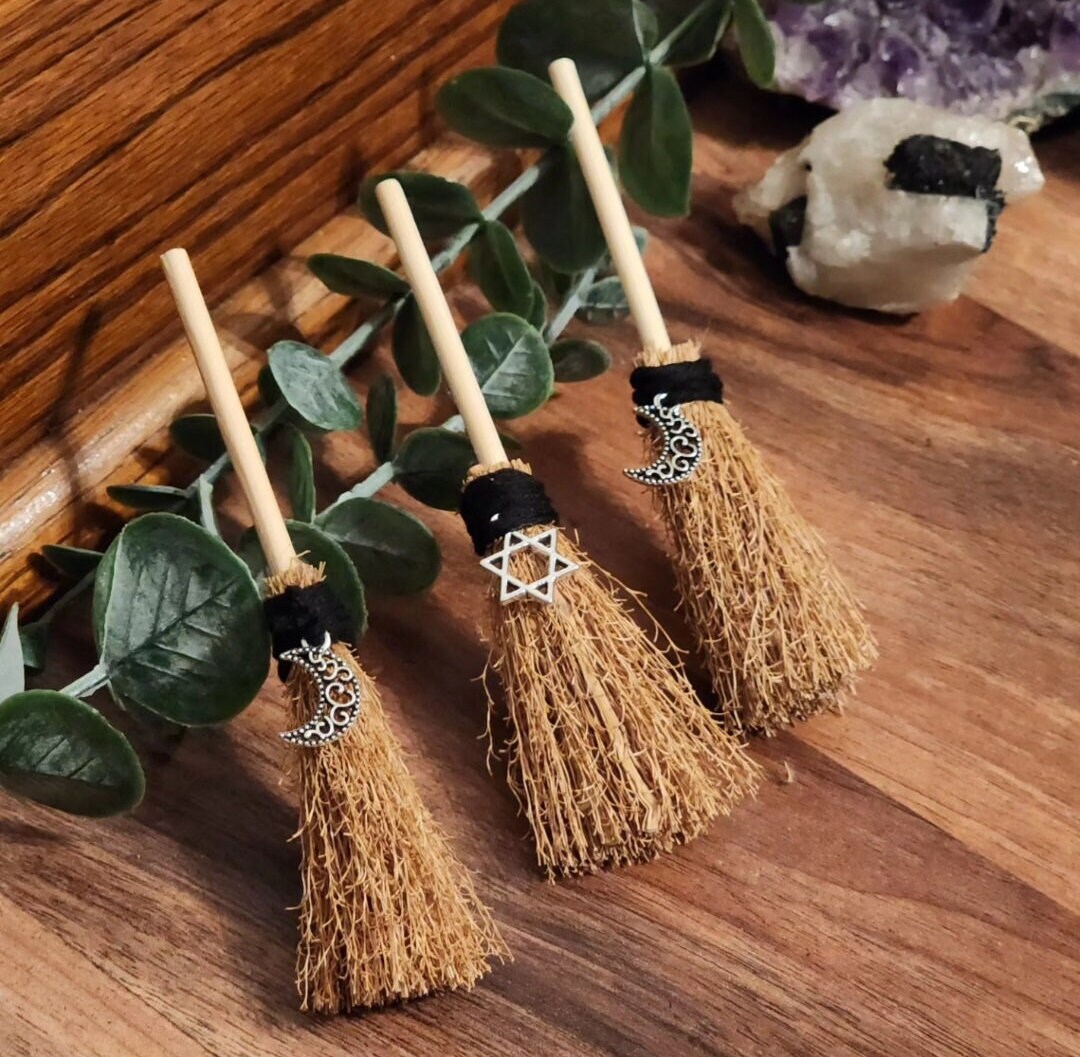 Double Ye 11.8 Inch Witch Altar Broom Handmade Crystal Pendant Mane Broom For Majic Ceremony