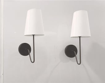 Par de apliques de pared con pantalla de tela de mediados de siglo, acabado pátina, para cama, lámpara de pared lateral