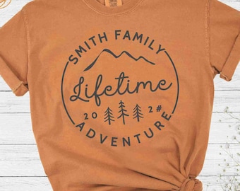 Benutzerdefinierte Berg Urlaub passendes Shirt, Personalisieren Familiengruppe Komfort Farben T-Shirt, Familientreffen Camping Ausflug Shirt