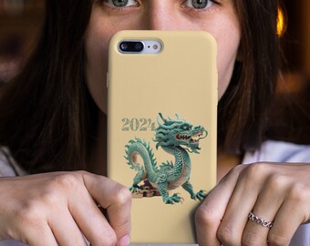 Dragon iPhone Hülle- 2024- Jahr des Drachen- glänzende Oberfläche, kabelloses Aufladen- gold grüner Holzdrache