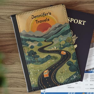 Personalisierte Passport Cover, Reisebrieftasche, Reisegeschenk, Fernweh, Abschlussfeier, maßgeschneiderte vegane Ledertasche, kostenloser Versand