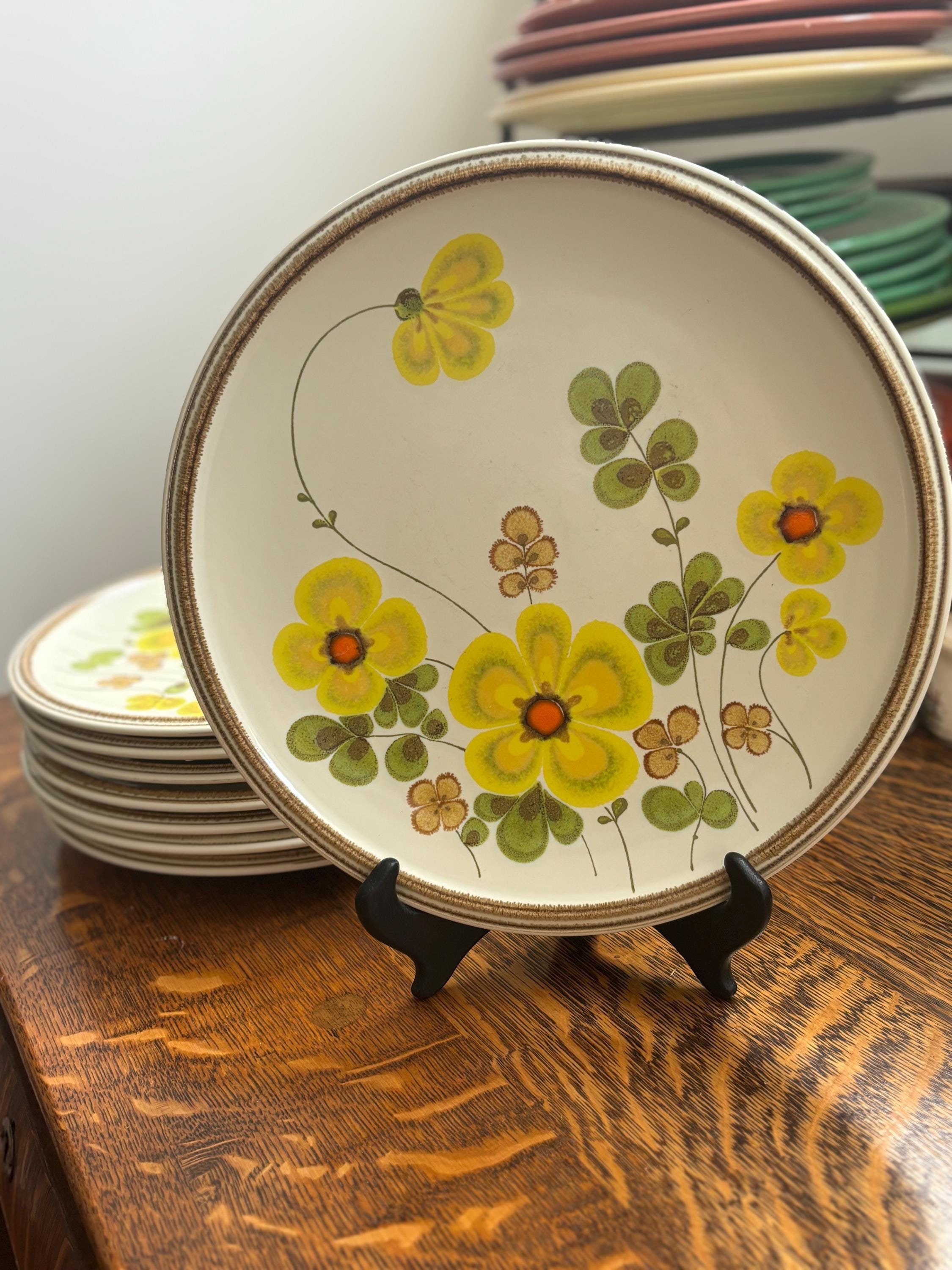 Vintage Mikasa Dinner Plate: 1970s Flower Power Daisy Decor