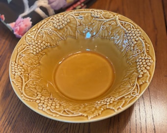 VTG Bordallo Pinheiro Grapevine Majolica Bowl : Large Hand-Painted Made in Portugal- Amber, Gold Salad / Fruit/ Pasta Serving Bowl