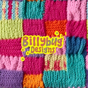 Könnte beinhalten: Ein farbenfroher gestrickter Stoff mit Patchwork-Muster. Der Stoff zeigt verschiedene Farben und Texturen, darunter Pink, Grün, Blau, Orange und Gelb. Der Text "Billybug Designs" ist in gelber Schrift auf dem Stoff abgebildet.