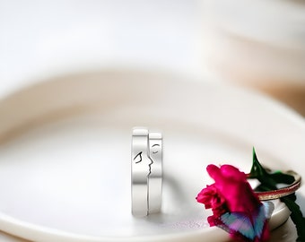 Anillo de beso grabado en plata ajustable, joyería para parejas, diseño delicado y minimalista, regalo para él, resistente al agua