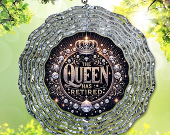 Molinillo de viento de jubilación PNG, diseño de sublimación "La Reina se ha jubilado", plantilla de molinillo de jardín brillante, regalo de jubilación DIY, descarga digital