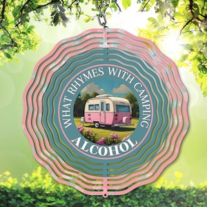 Molinillo de viento vintage para caravana PNG, sublimación de citas de acampada PNG, descarga digital, qué rima con plantilla de molinillo de jardín con alcohol para acampar