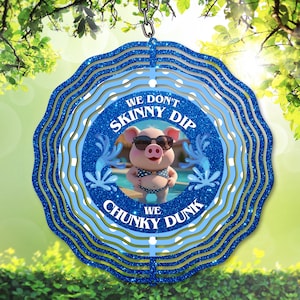 Poolside Wind Spinner PNG: We Don't Skinny Dip Wir Chunky Dunk Digitaler Download für wunderliche Lakeside Décor, DIY Geschenkidee für Wasserliebhaber