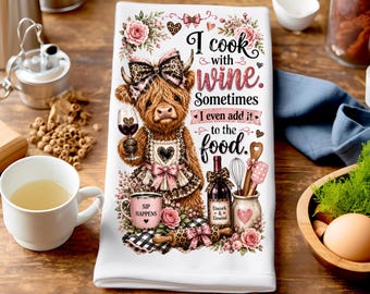 Highland Kuh Geschirrtuch PNG, lustig Ich koche mit Wein Sublimationsdesign, freches Küchengeschirrtuch, Leopardenbogen Western Kuh digitaler Download