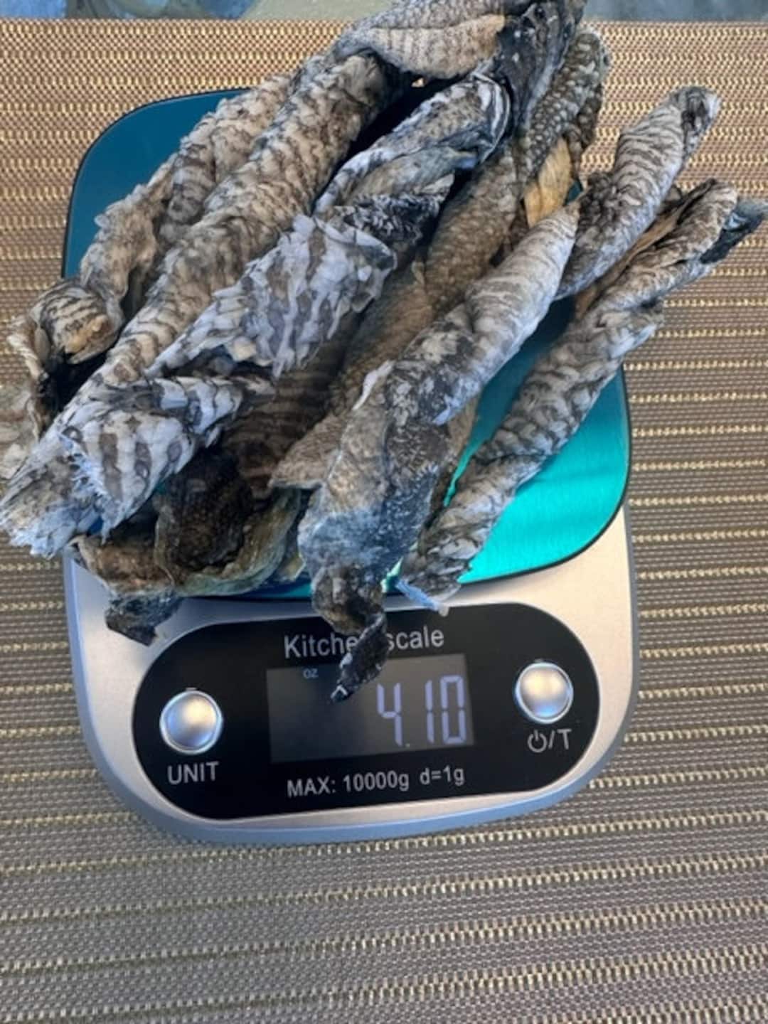 Dehydrated COD Skin Dog Treats All Natural Dried COD Skin Chews Hand