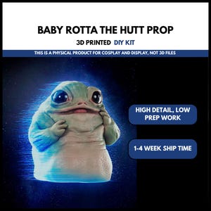 Puede incluir: Un accesorio de Baby Rotta the Hutt impreso en 3D para cosplay y exhibici&oacute;n. La figura es de color verde claro con grandes ojos negros y una barriga de color beige claro. El texto en la imagen dice "HIGH DETAIL, LOW PREP WORK".