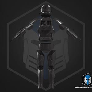 以下が含まれることがあります： 黒と青のアーマーで、ヘルメットとセグメント化されたボディアーマーが付いています。セットは幾何学模様の暗い背景に配置されています。「PATREON.COM/GALACTICARMORY」というテキストが右下に表示されています。